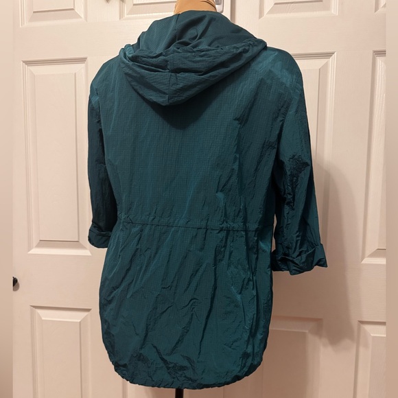 Like New Chico’s Nylon Water Repellent hooded jacket Size 2 =(Large/12) - Picture 2 of 6